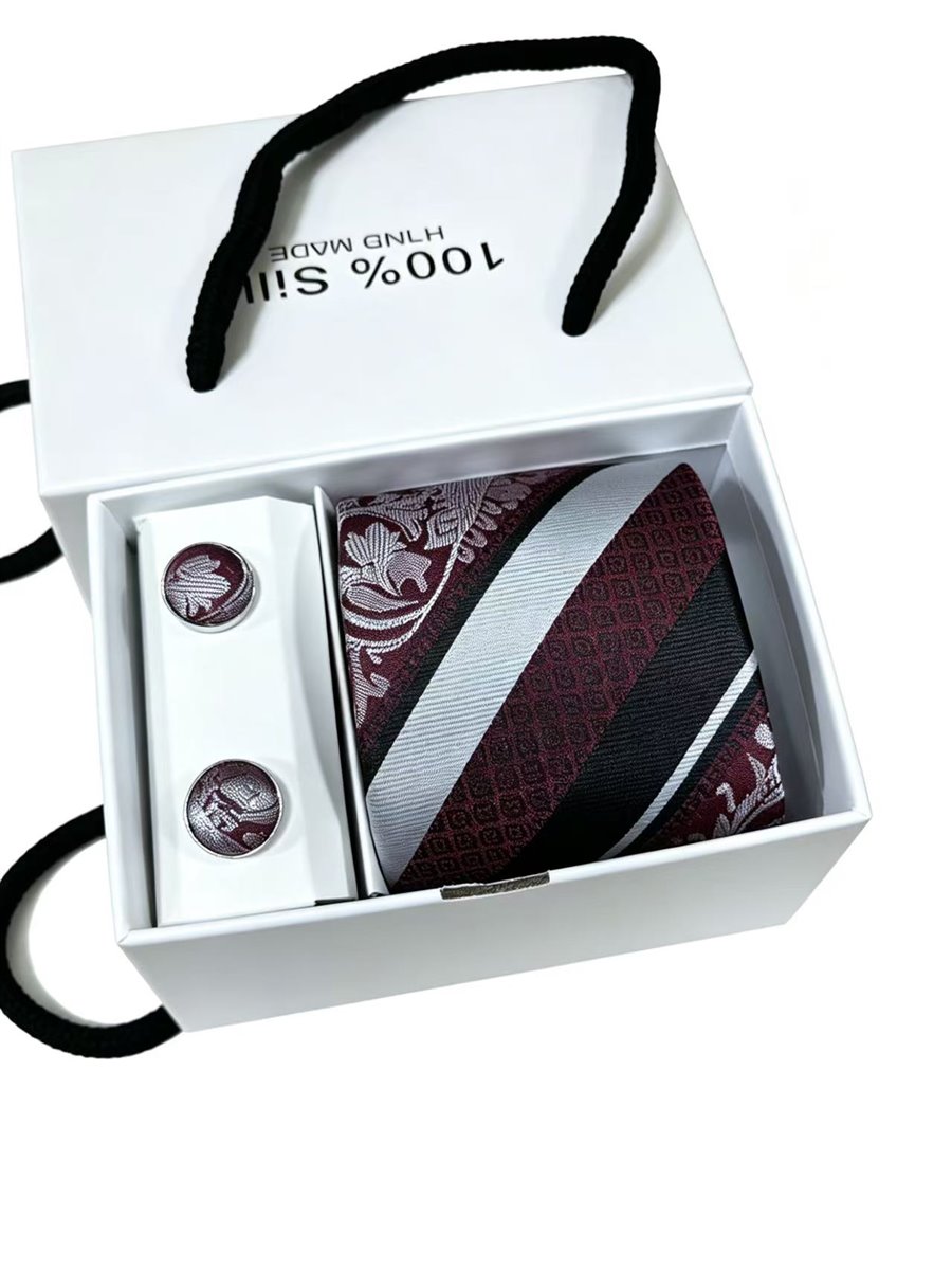 Silk tie, pocket square and cufflinks gift set